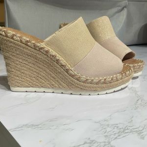 NWT TOMS Monica Peony Wedge size 7.5